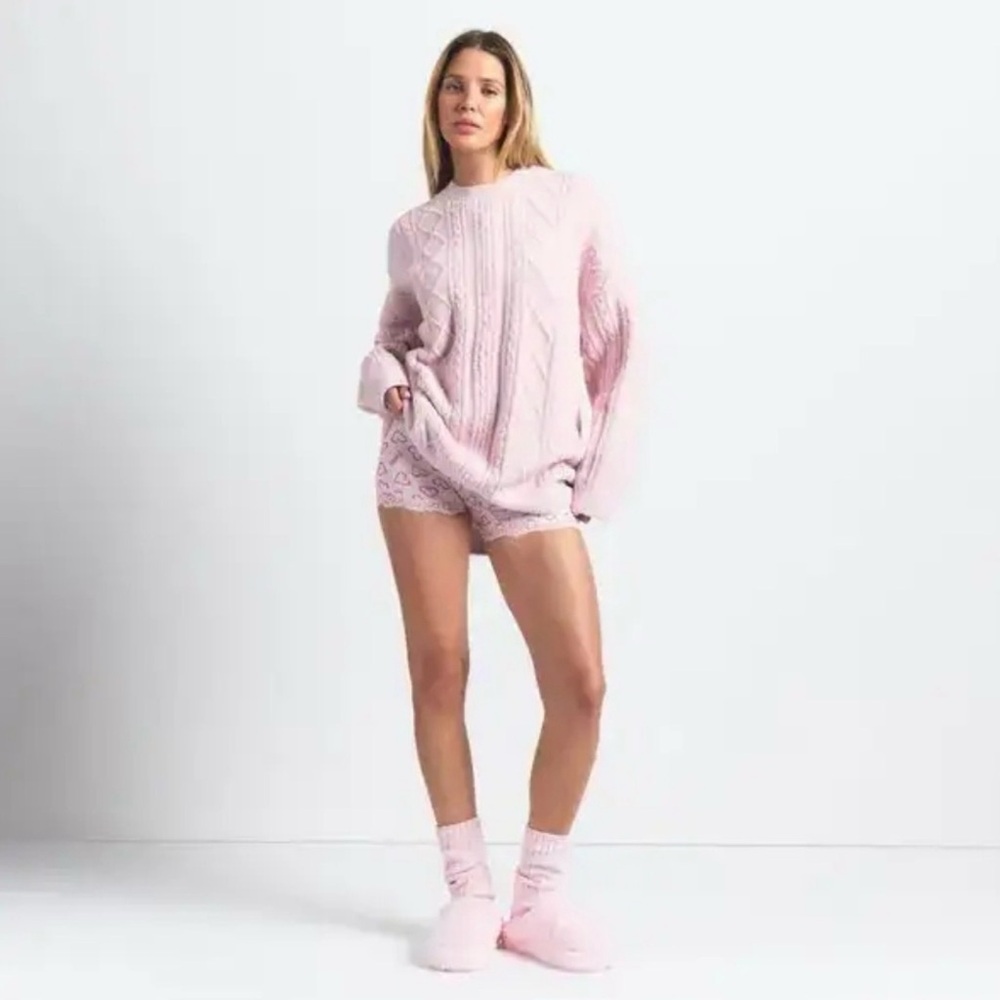 Skims COZY LIGHT OVERSIZED CABLEKNIT CREWNECK PULLOVER - Picture 2 of 10